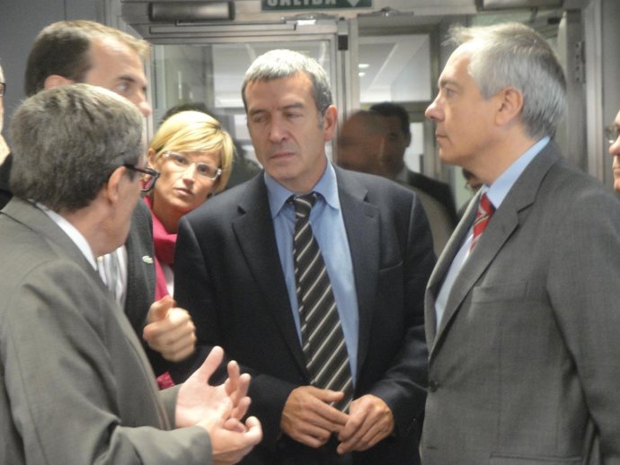 El líder del PSC, Pere Navarro, con À.Ros y F.Boya