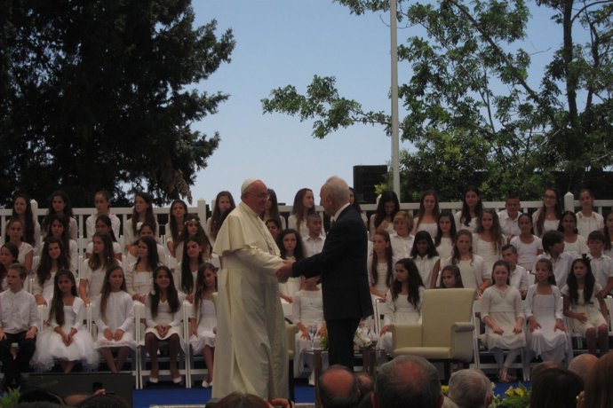 El Papa Francisco y Simon Peres