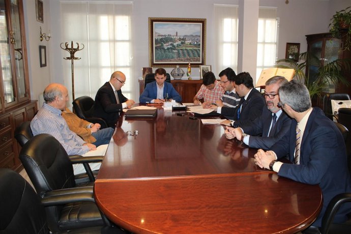 La firma del préstamo en el Ayuntamiento egabrense