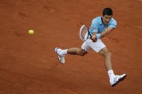Djokovic se estrena sin problemas ante Joao Sousa