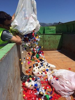Tapones de plásticoiiii recogidos por Emaya