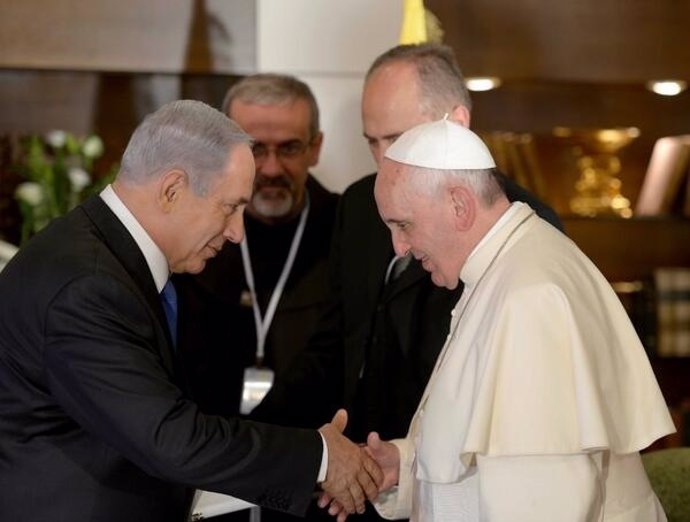 El primer ministro israelí, Benjamin Netanyahu, y el Papa 