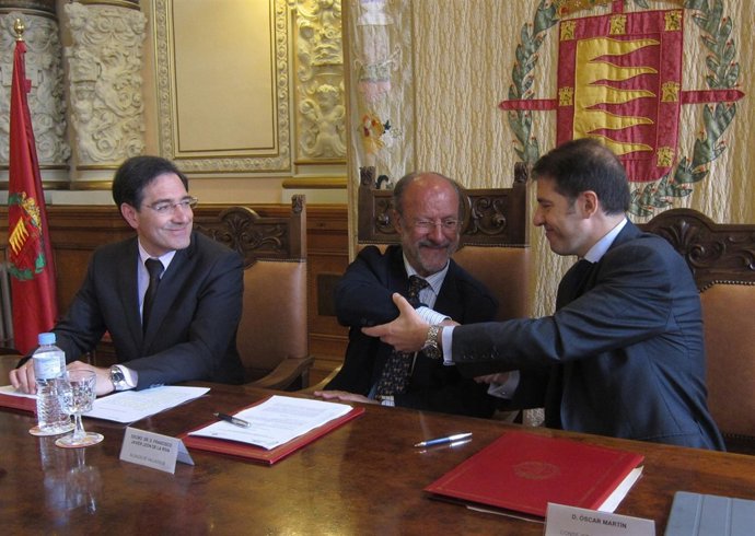 Firma del convenio entre Encoembes y el Ayuntamiento de Valladolid