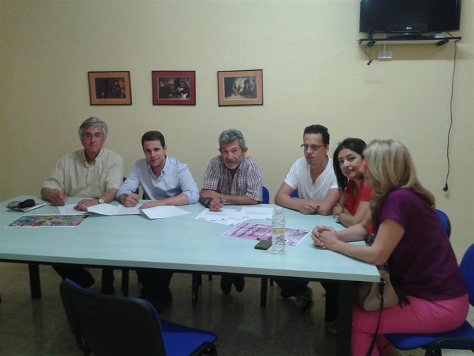 Firma de convenio entre el Ayuntamiento de Jaén y la AVV Loma del Royo