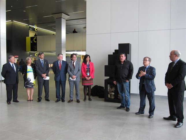 La escultura se ha situado en el hall del edificio Fueros de Aragón