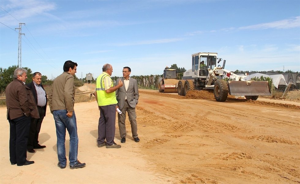 El presidente de la Diputación de Huelva, Ignacio Caraballo, visita El Rocío.