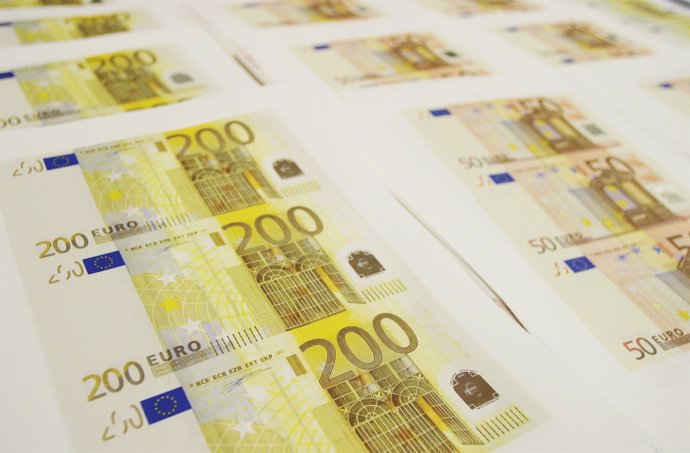 Billetes de 200 y 50 euros