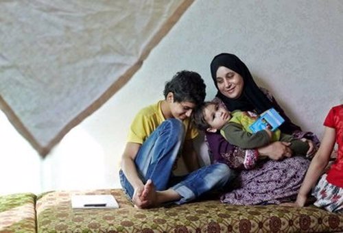 Niño refugiado sirio que ha recibido tratamiento para el cáncer gracias a ACNUR