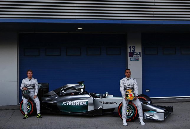 Hamilton y Rosberg con el nuevo W05