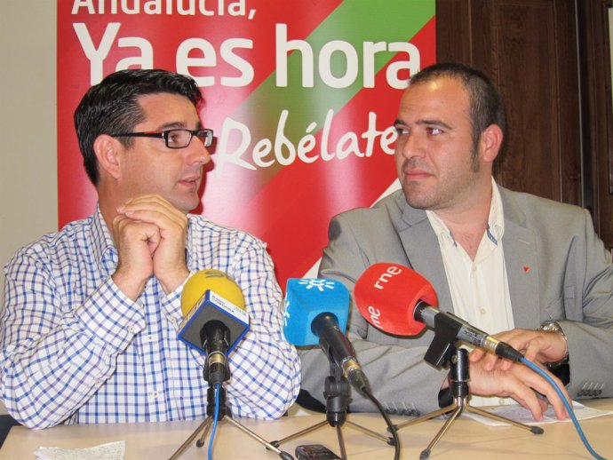 García y Florido se miran durante la rueda de prensa