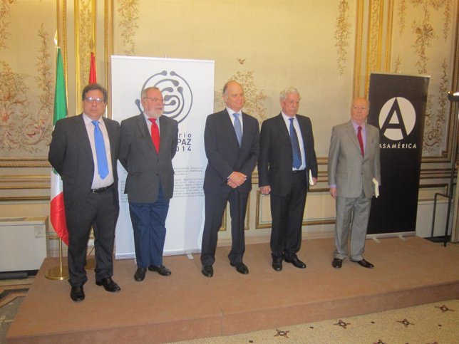 Vargas Llosa en el homenaje a Octavio Paz en Madrid