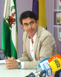El alcalde de Cala, Fidel Casilla (IU). 