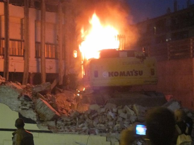 Queman maquinaria pesada de Can Vies