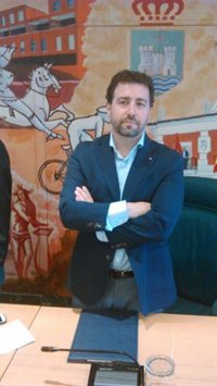 El nuevo alcalde: "Lo primero que haré es descolgar el teléfono y pedir a Figar que construya un colegio"