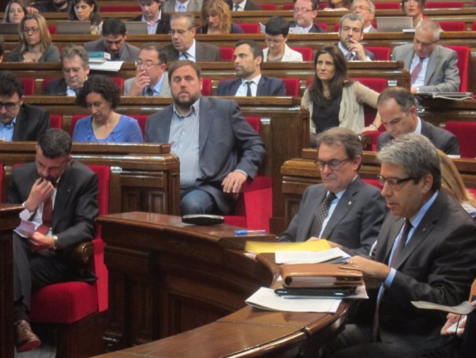 Conseller S.Vila, M.Rovira(ERC),O.Junqueras(ERC), pte.Artur Mas,conseller F.Homs