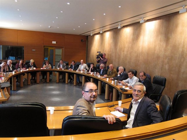 Lambán y Sada, con el grupo del PSOE