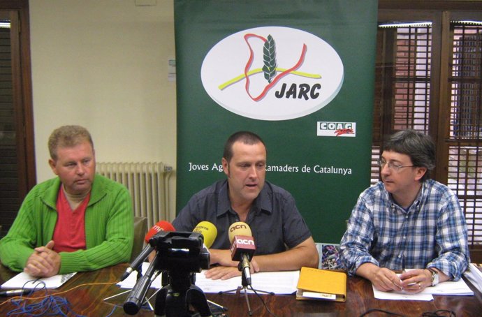 JARC reclama el doble de presupuesto para renovar almendros