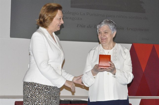 La presidenta aragonesa, Luisa Fernanda Rudi, con la hermana Sonia Ramos.