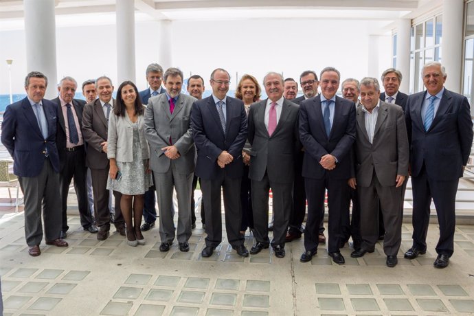 Miembros del Consejo con presidente de Telefónica España, Luis Miguel Gilpérez