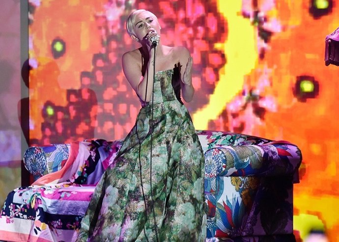 ¡Por Fin! Y Mónaco Hizo Que Miley Cyrus, Se Vistiera De Princesa