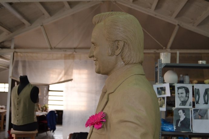 Estatua de Manolo Escobar en Badalona