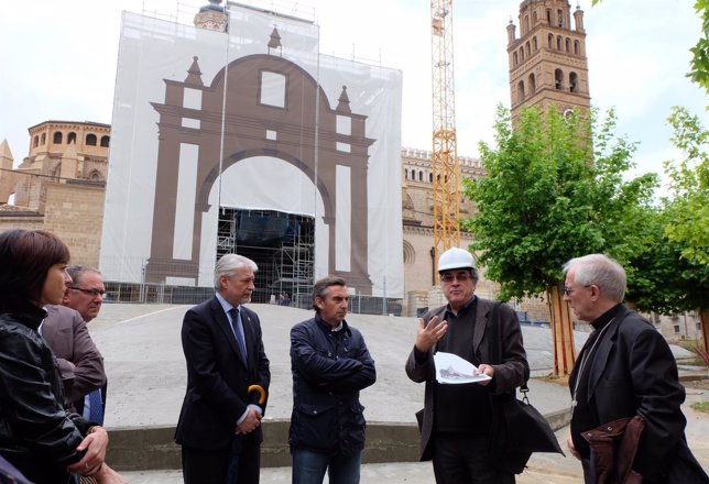 Beamonte (en el centro) ha visitado este miércoles la Catedral