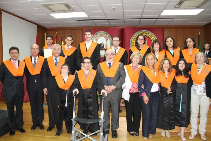 Acto de imposición de becas y entrega de diplomas a los alumnos de Capacitas