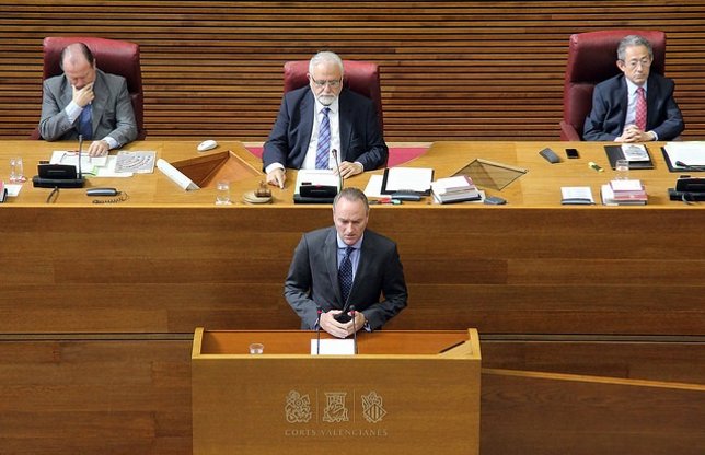 Fabra en la tribuna de las Corts