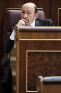 Rubalcaba condiciona la elección directa de su sucesor a que haya unanimidad entre los 'barones'