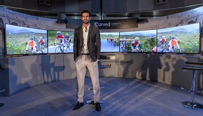 Rubén Cortada 'El Príncipe' presenta los televisores curvos UHD de Samsung