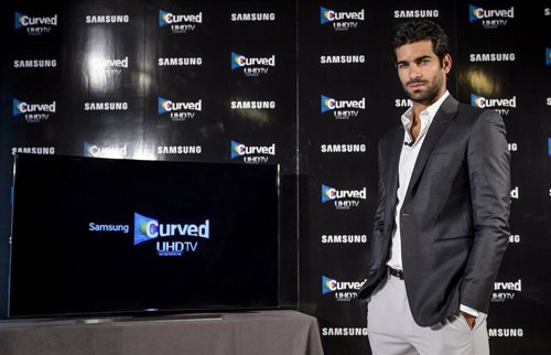 Rubén Cortada 'El Príncipe' presenta el televisor curvo UHD de Samsung