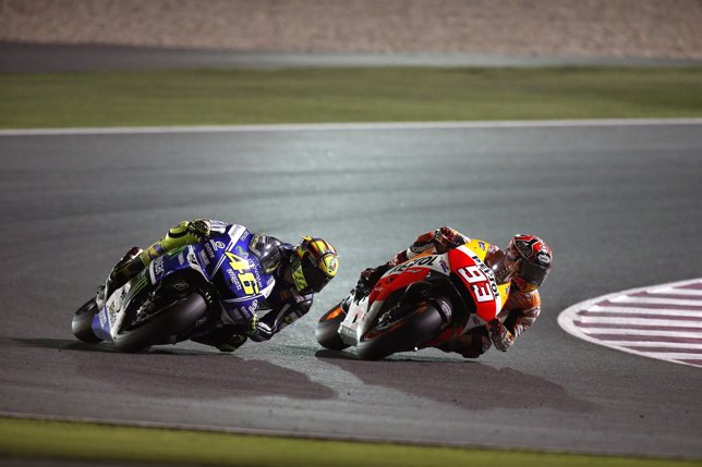 El piloto español Marc Marquez y Valentino Rossi en el GP de Qatar