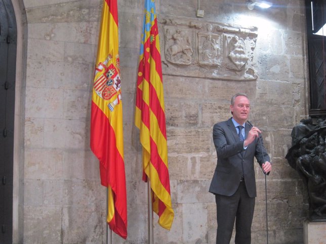 Alberto Fabra anunciando la remodelación en el Consell