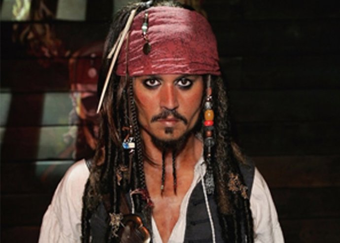 Jack sparrow se queda sin astillero que capitanear el barco de piratas 