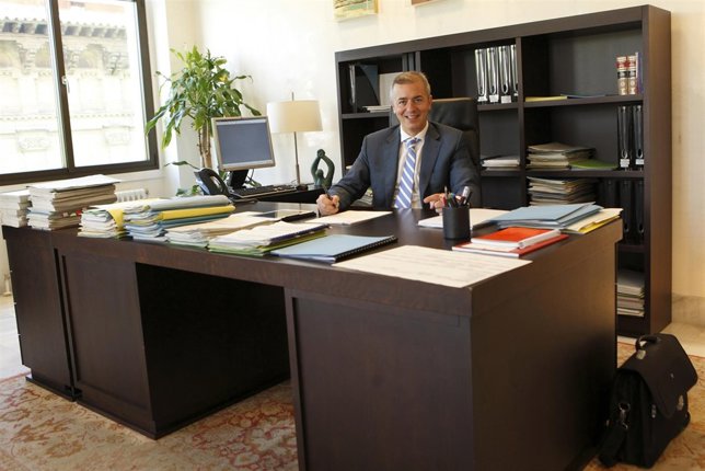 El consejero Javier Campo en su despacho