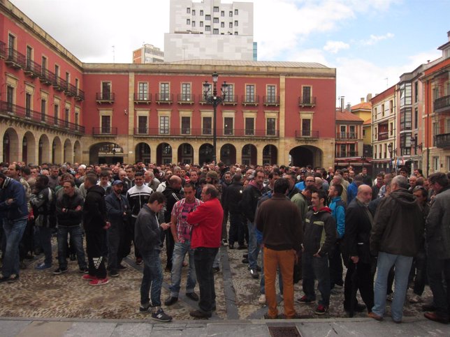 Concentración de trabajadores de Armón