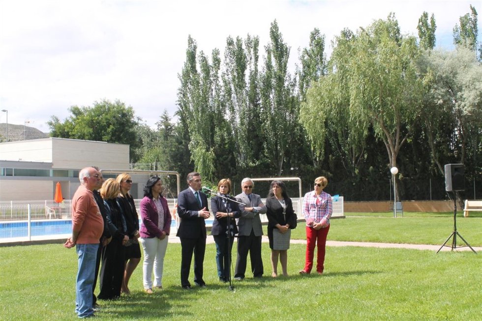 Beamonte inaugura la renovación de la piscina municipal de Cadrete.