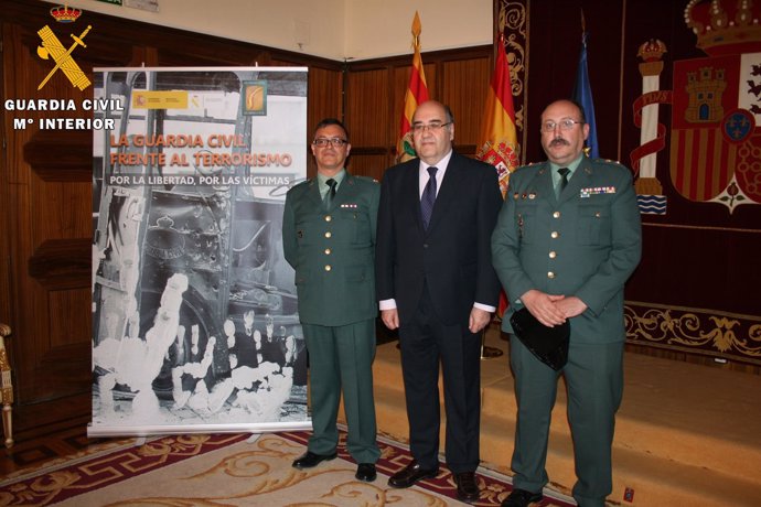 Una muestra homenajea en Teruel a los guardias civiles víctimas de terrorismo.
