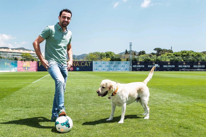 Xavi Hernández Barcelona Día Nacional por la Prevención Leishmaniosis Canina