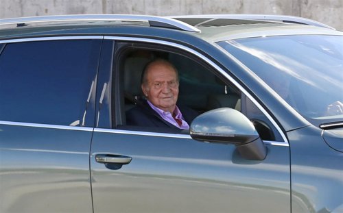 El Rey Don Juan Carlos abandona la clínica Quirón 
