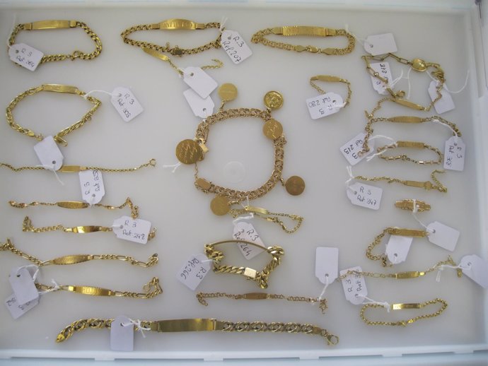 Parte de las joyas expuestas por la Policía en Zapadores