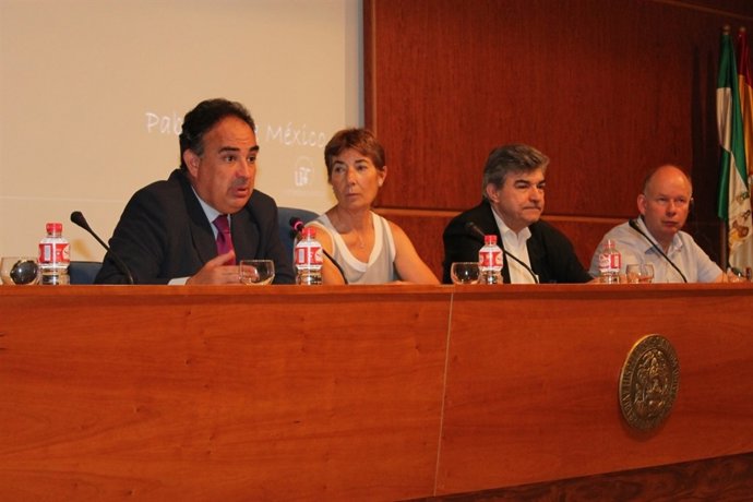 El presidente de la CHG, Manuel Romero, a la izquierda