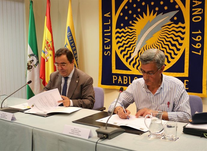 Firma de convenio entre la UPO y el Ayuntamiento de Santiponce