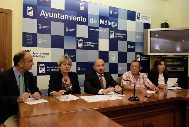 Concejal movilidad y promoción empresarial Raúl López Ana Navarro Akima tarjeta