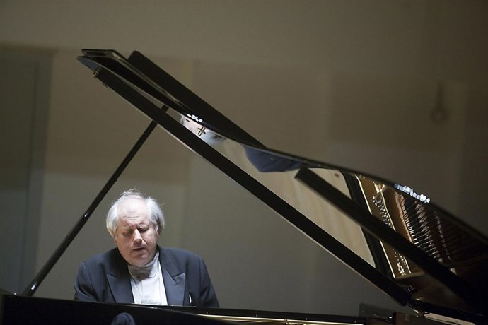 Sokolov cierra con un recital en el Palau su gira española dedicada a Chopin