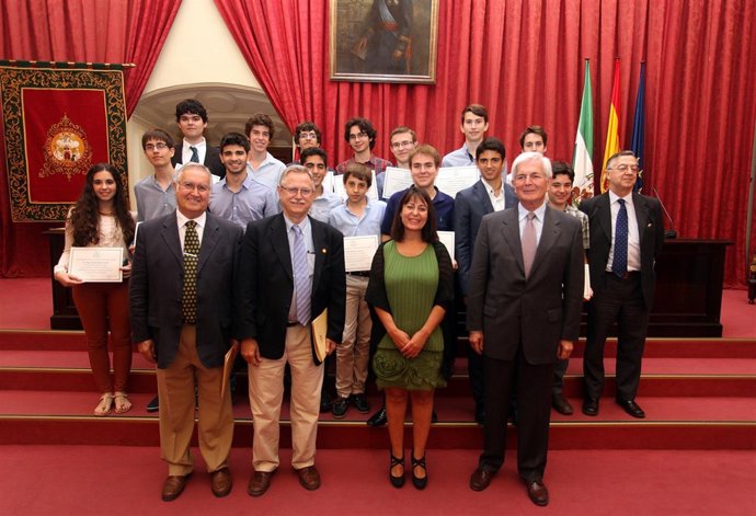 Entrega de los premios de la US a los ganadores de las Olimpiadas Científicas