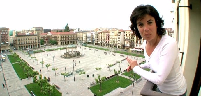 Samanta Villar muestra la Plaza del Castillo