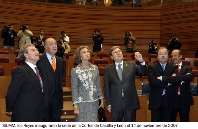 El Rey Juan Carlos I inauguró en 2007 la sede de las Cortes de Castilla y León