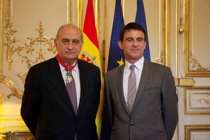Fernández Díaz recibe la Legión de Honor en Francia