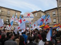 Miles de personas salen a la calle en Galicia en favor de "un referéndum ya" y también por la "República gallega"